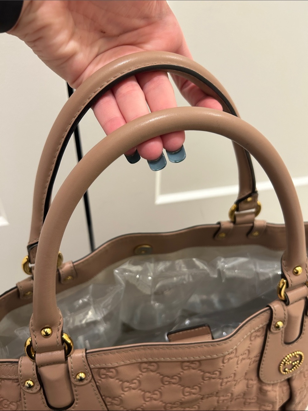 Gucci Large Guccissima Scarlett Studded Tote Bag - Picture 9 of 17